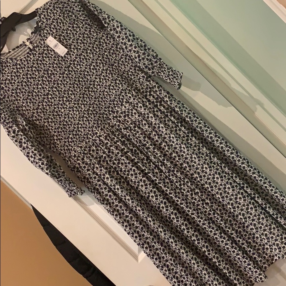 It’s a beautiful Ann Taylor dress - Picture 2 of 2